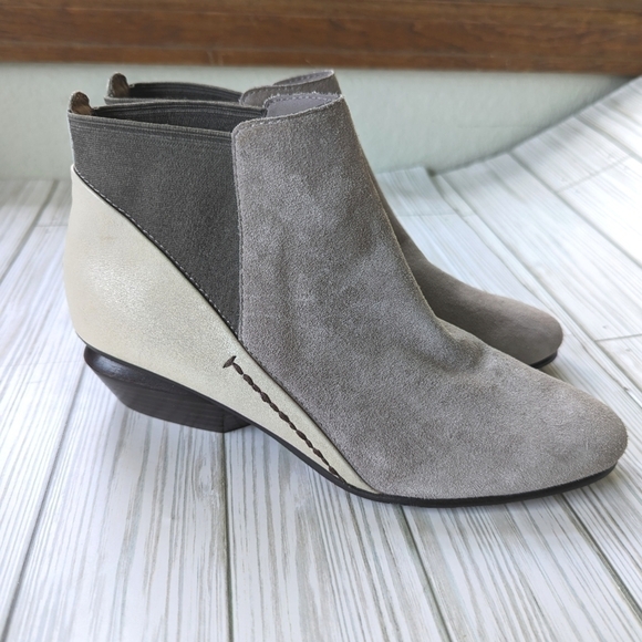Naked Feet Suede and Leather Booties with Stacked Heel in Gray and Cream Size 6 - Picture 2 of 11
